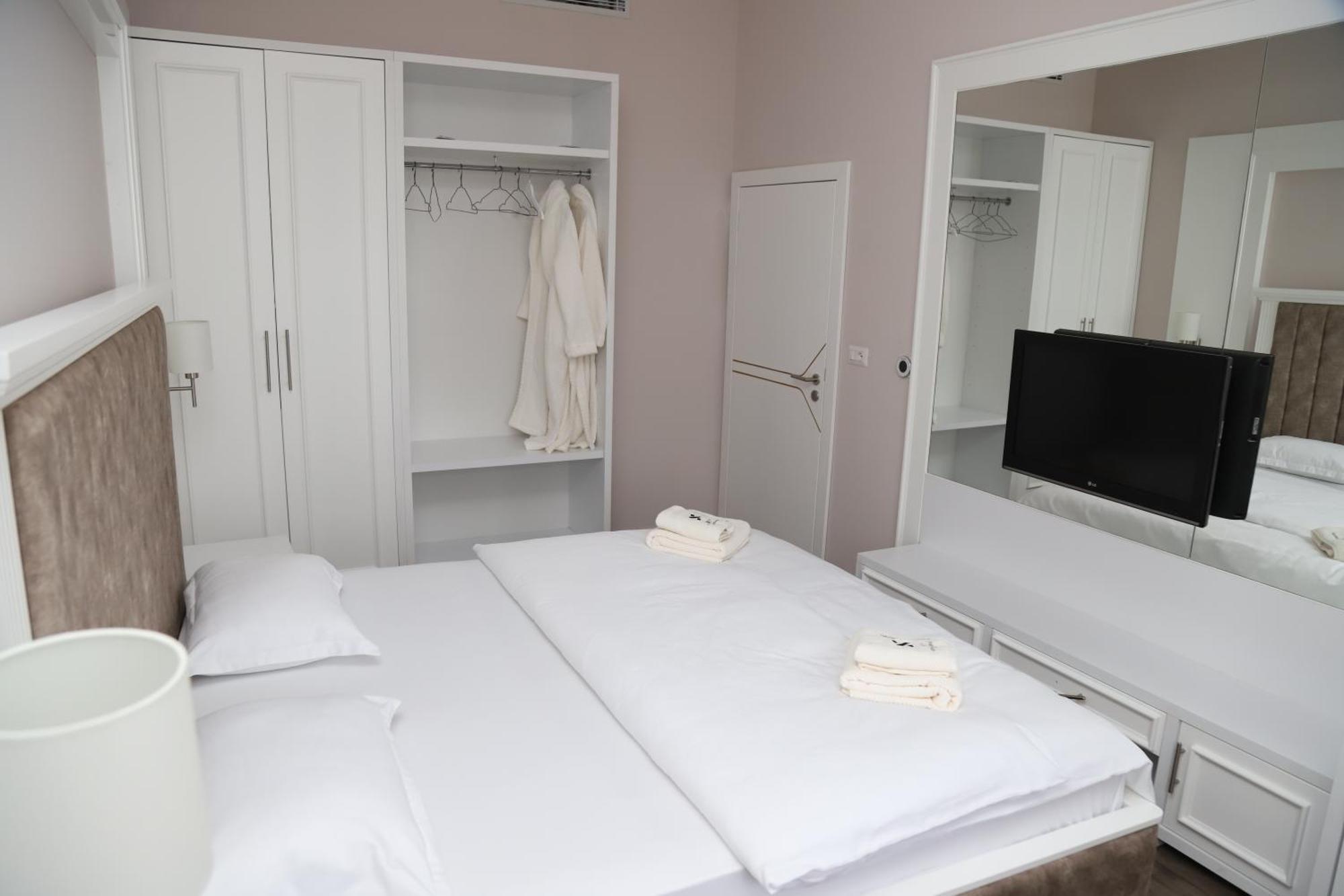 Sky Hotel 普里兹伦 外观 照片