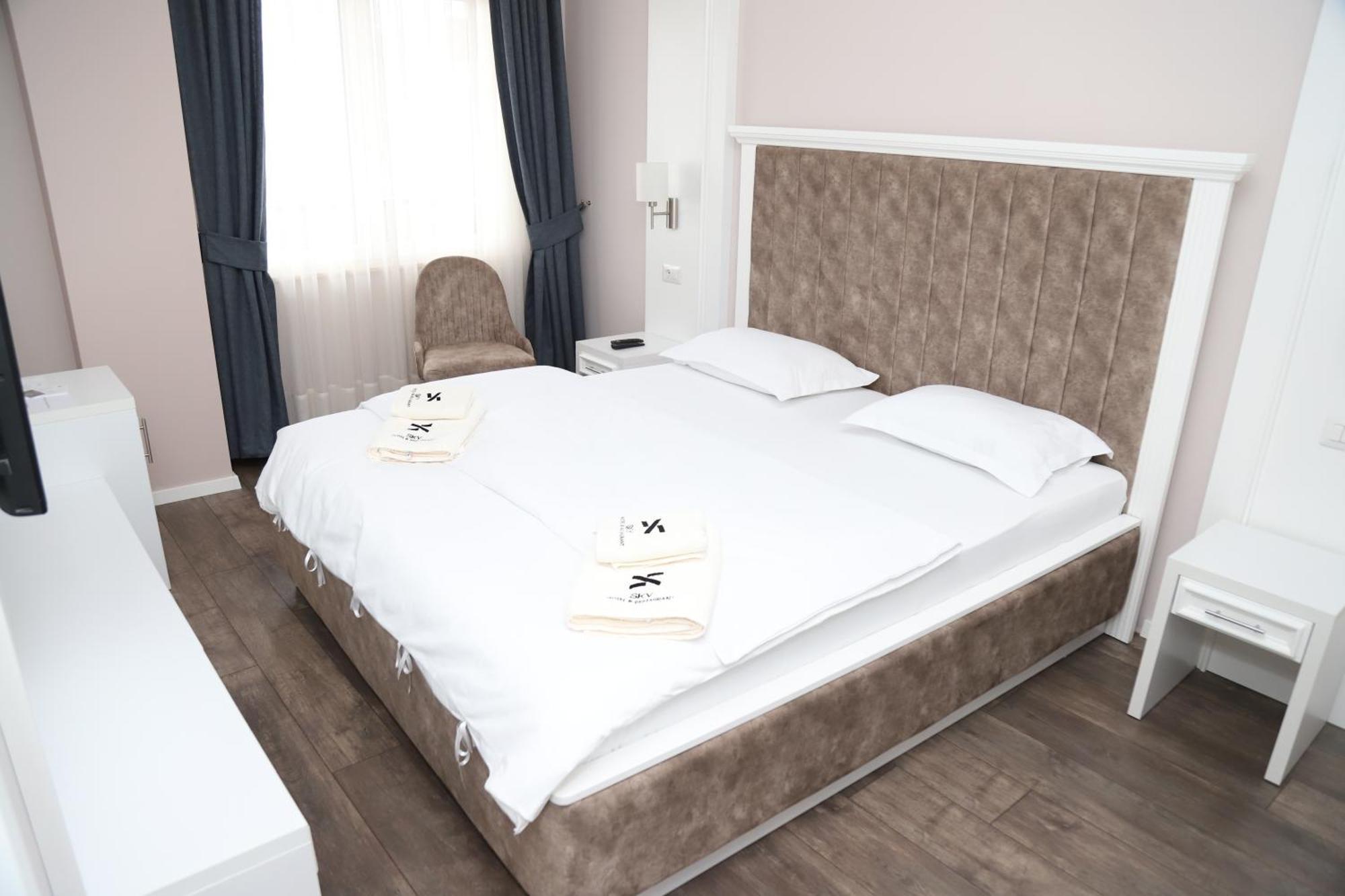 Sky Hotel 普里兹伦 外观 照片