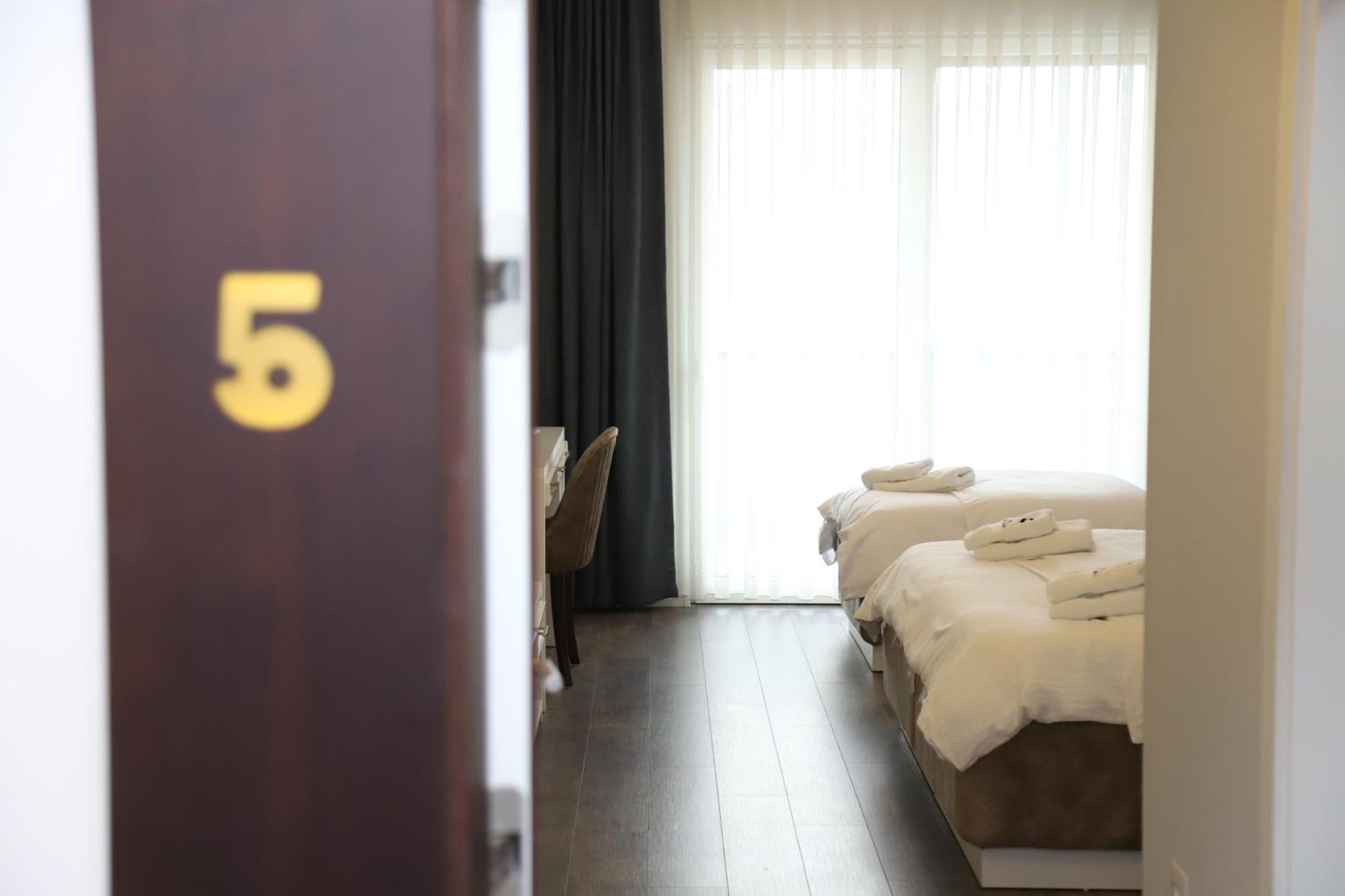 Sky Hotel 普里兹伦 外观 照片