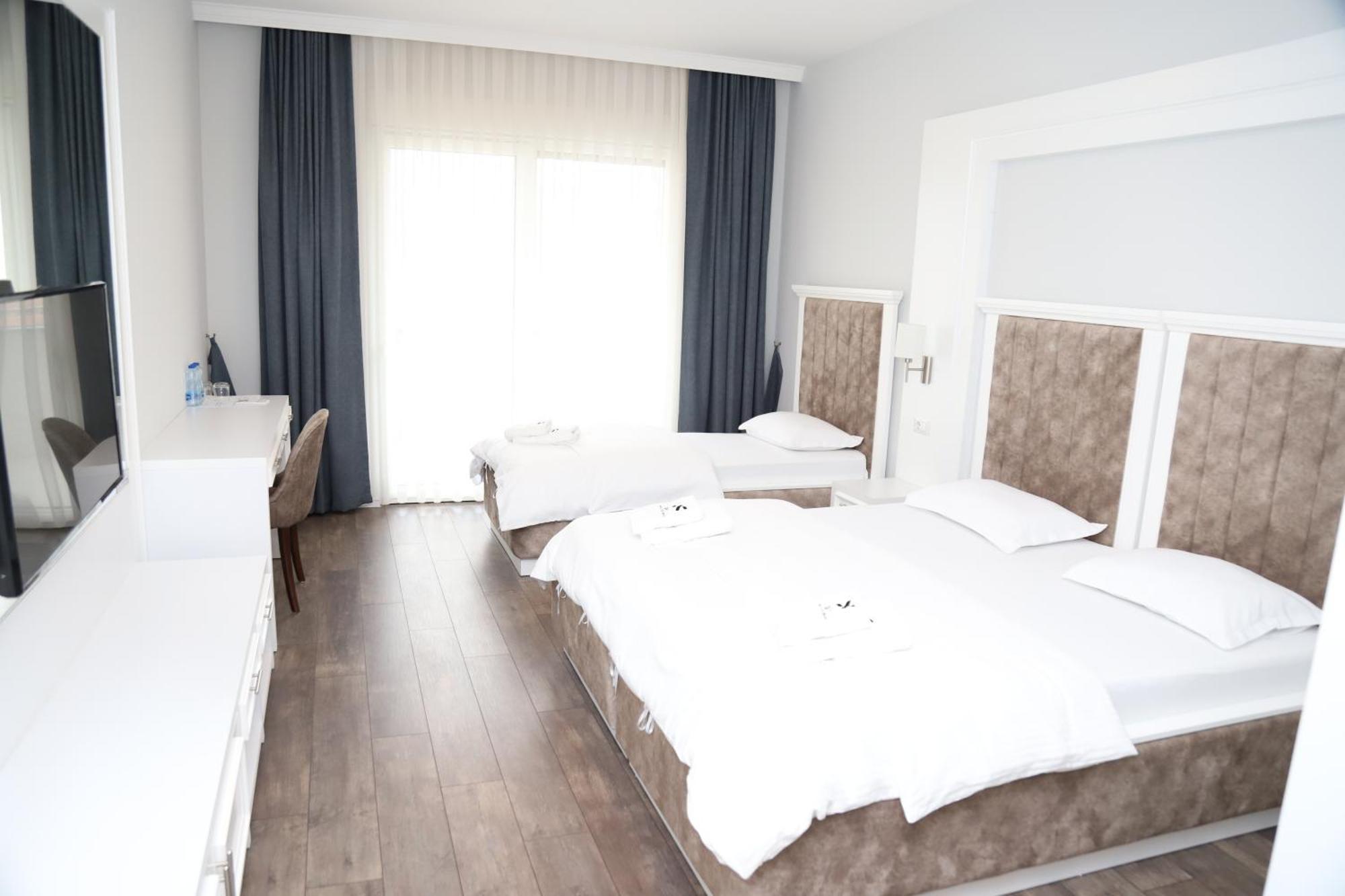 Sky Hotel 普里兹伦 外观 照片