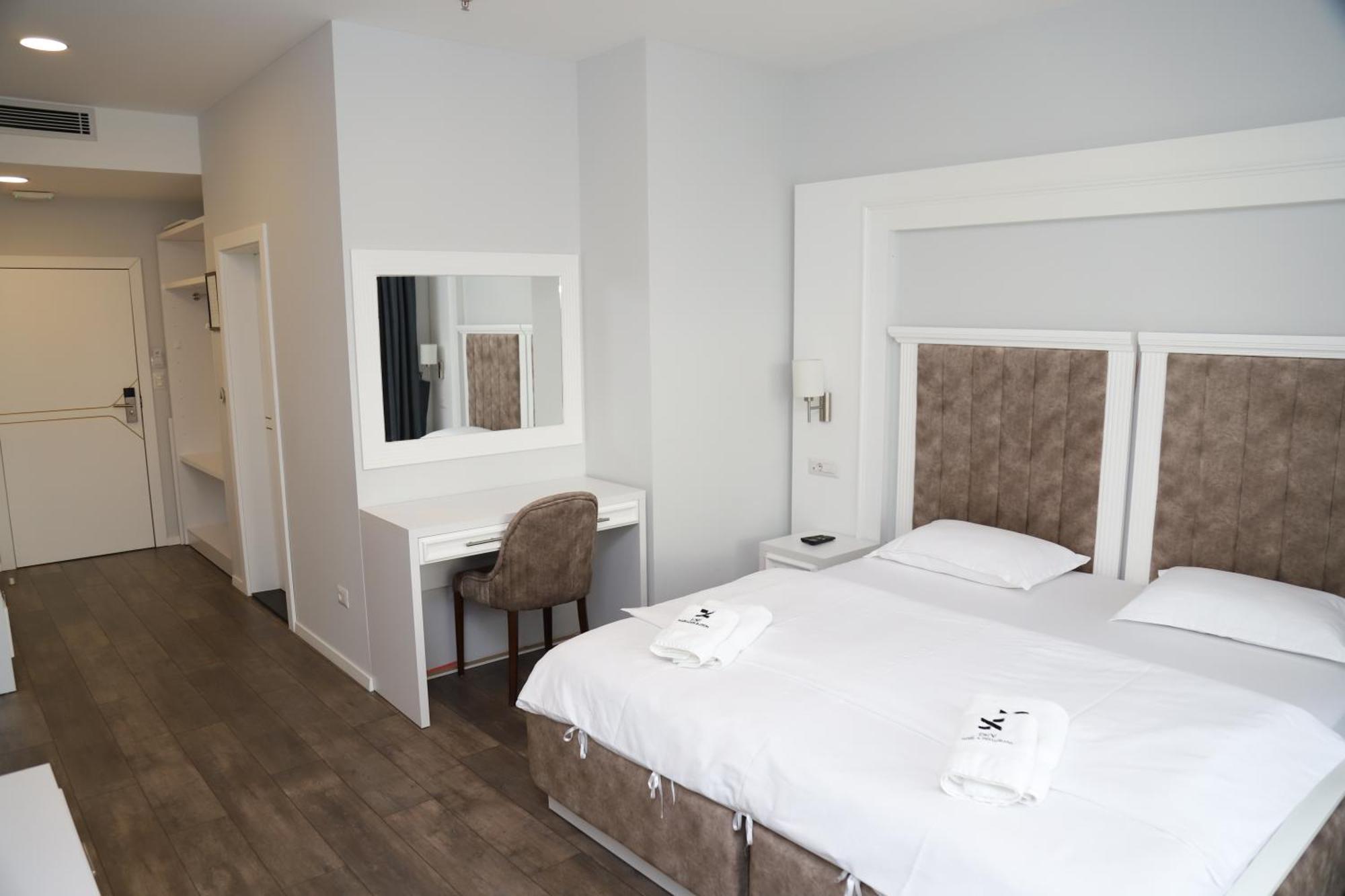Sky Hotel 普里兹伦 外观 照片