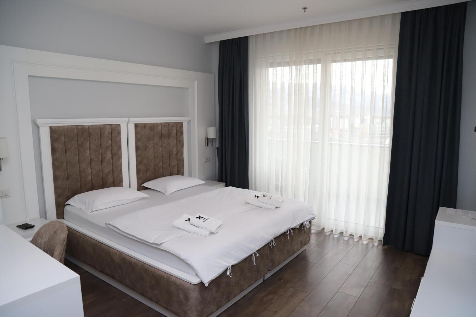 Sky Hotel 普里兹伦 外观 照片