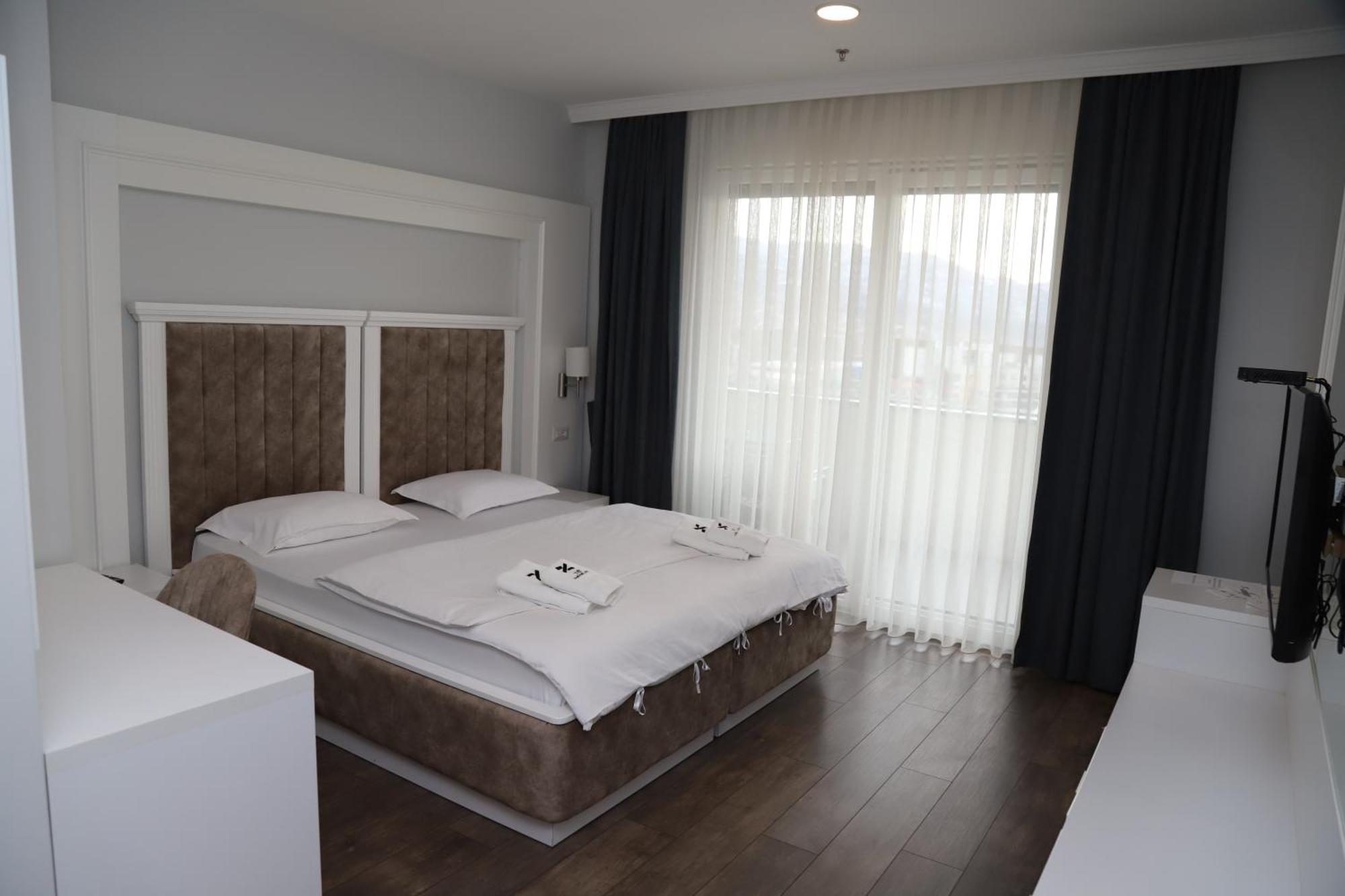 Sky Hotel 普里兹伦 外观 照片