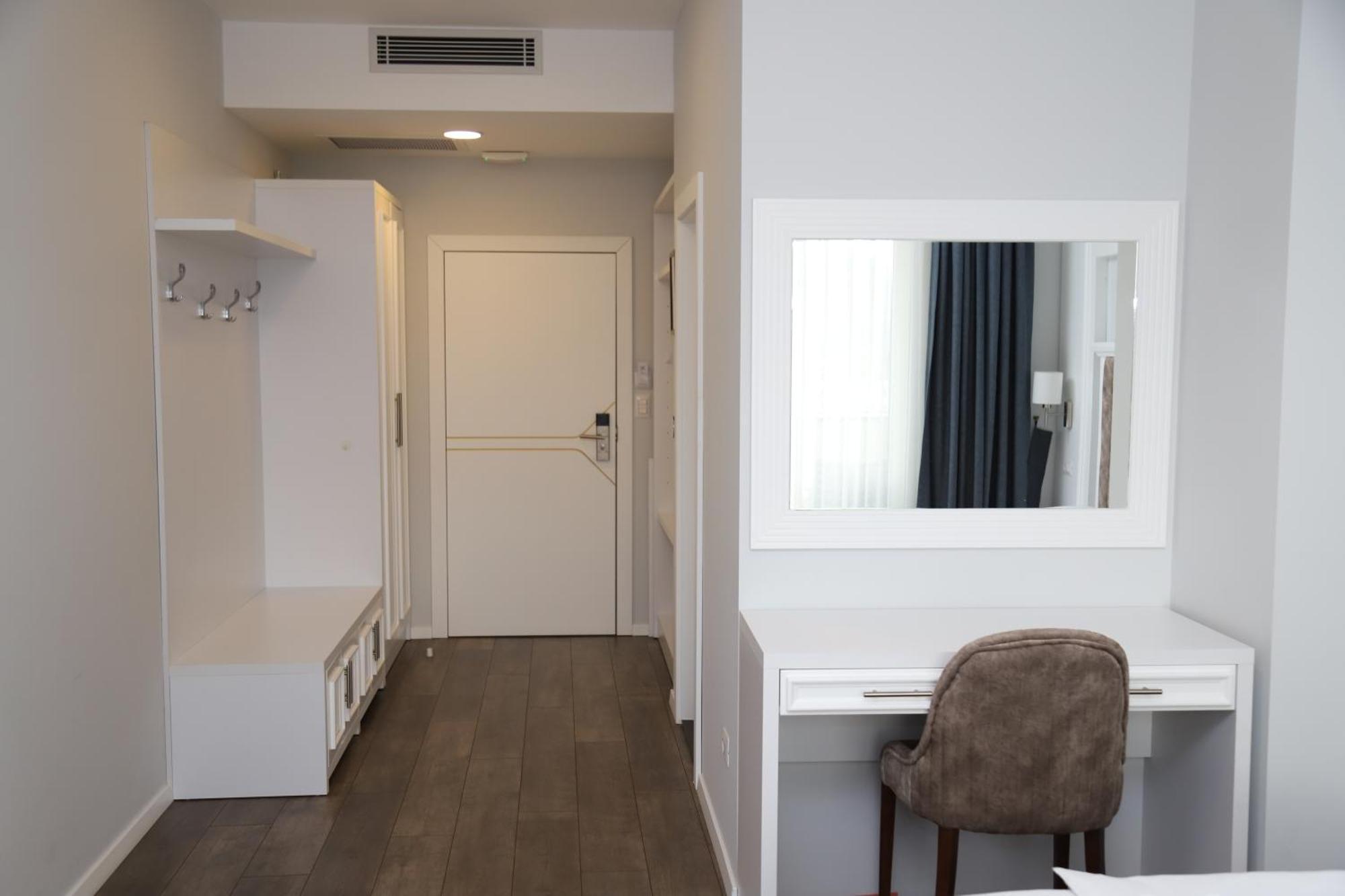 Sky Hotel 普里兹伦 外观 照片