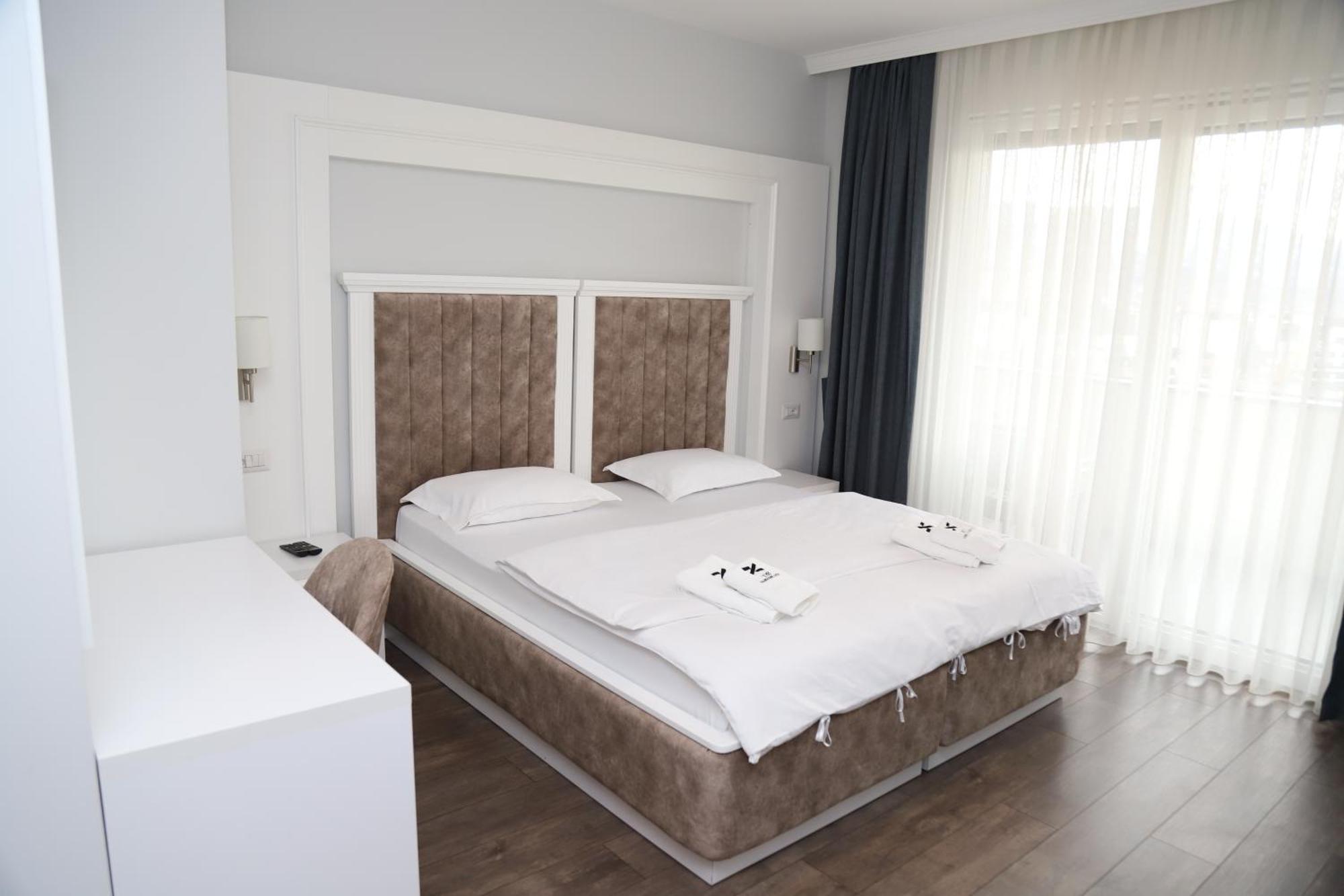 Sky Hotel 普里兹伦 外观 照片