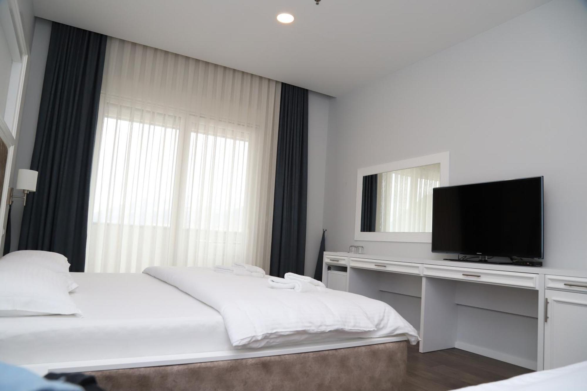 Sky Hotel 普里兹伦 外观 照片