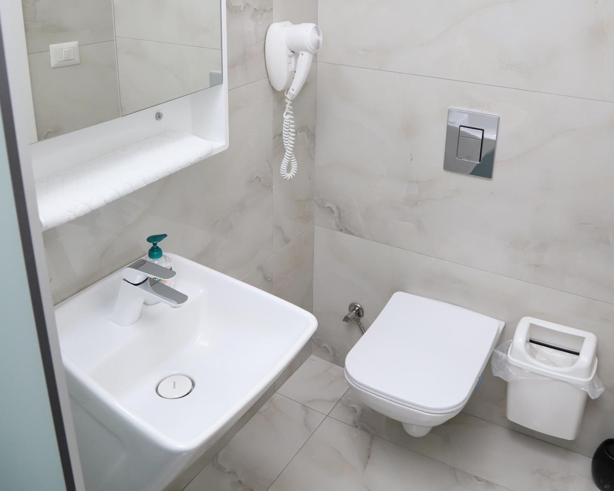 Sky Hotel 普里兹伦 外观 照片