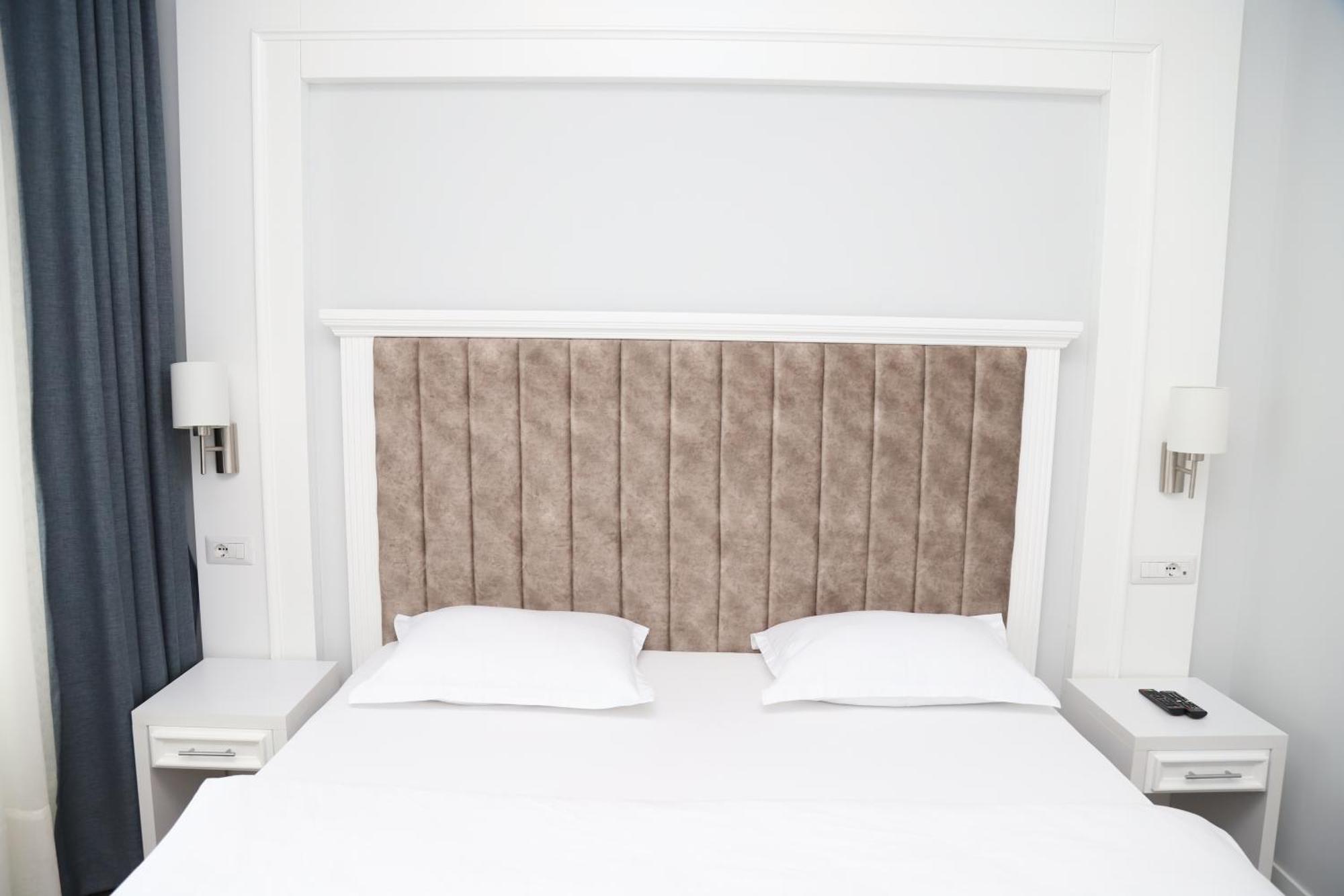 Sky Hotel 普里兹伦 外观 照片